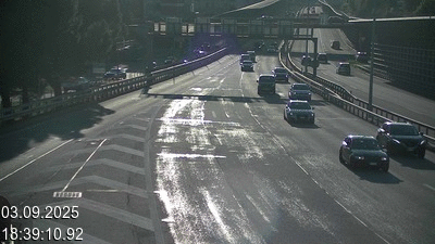 Webcam sur l'A2 en Suisse juste après le passage de la frontière italienne. Vue orientée vers Lugano