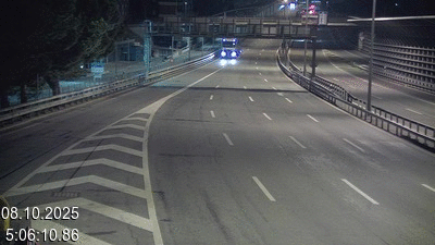 Webcam sur l'A2 en Suisse juste après le passage de la frontière italienne. Vue orientée vers Lugano