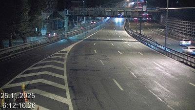 <h2>Webcam sur l'A2 en Suisse juste après le passage de la frontière italienne. Vue orientée vers Lugano</h2>