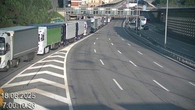 Webcam sur l'A2 en Suisse juste après le passage de la frontière italienne. Vue orientée vers Lugano