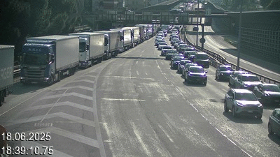 Webcam sur l'A2 en Suisse juste après le passage de la frontière italienne. Vue orientée vers Lugano