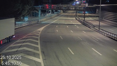 Webcam sur l'A2 en Suisse juste après le passage de la frontière italienne. Vue orientée vers Lugano