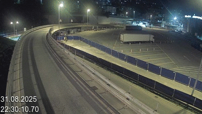Webcam à la frontière entre la Suisse et l'Italie. Vue sur le parking camions du poste frontière de l'A2 en Suisse à Chiasso