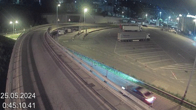 <h2>Webcam à la frontière entre la Suisse et l'Italie. Vue sur le parking camions du poste frontière de l'A2 en Suisse à Chiasso</h2>