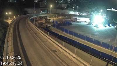 Webcam à la frontière entre la Suisse et l'Italie. Vue sur le parking camions du poste frontière de l'A2 en Suisse à Chiasso