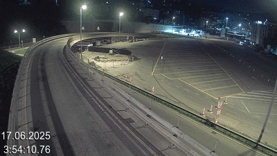 Webcam à la frontière entre la Suisse et l'Italie. Vue sur le parking camions du poste frontière de l'A2 en Suisse à Chiasso