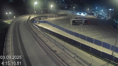 Webcam à la frontière entre la Suisse et l'Italie. Vue sur le parking camions du poste frontière de l'A2 en Suisse à Chiasso