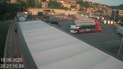 Webcam à la frontière entre la Suisse et l'Italie. Vue sur le parking camions du poste frontière de l'A2 en Suisse à Chiasso