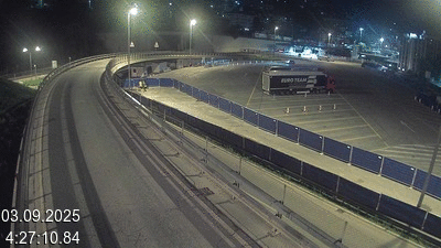 <h2>Webcam à la frontière entre la Suisse et l'Italie. Vue sur le parking camions du poste frontière de l'A2 en Suisse à Chiasso</h2>