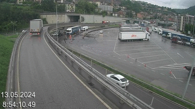 Webcam à la frontière entre la Suisse et l'Italie. Vue sur le parking camions du poste frontière de l'A2 en Suisse à Chiasso