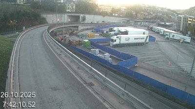 Webcam à la frontière entre la Suisse et l'Italie. Vue sur le parking camions du poste frontière de l'A2 en Suisse à Chiasso