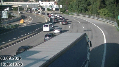 Webcam à la frontière entre la Suisse et l'Italie. Vue orientée vers le poste de contrôle des voitures depuis l'A2 en Suisse à Chiasso vers Como