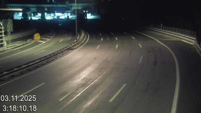 Webcam à la frontière entre la Suisse et l'Italie. Vue orientée vers le poste de contrôle des voitures depuis l'A2 en Suisse à Chiasso vers Como