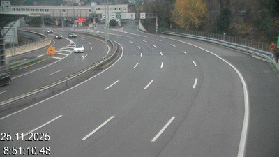 Webcam à la frontière entre la Suisse et l'Italie. Vue orientée vers le poste de contrôle des voitures depuis l'A2 en Suisse à Chiasso vers Como