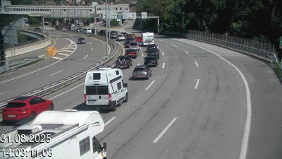 <h2>Webcam à la frontière entre la Suisse et l'Italie. Vue orientée vers le poste de contrôle des voitures depuis l'A2 en Suisse à Chiasso vers Como</h2>