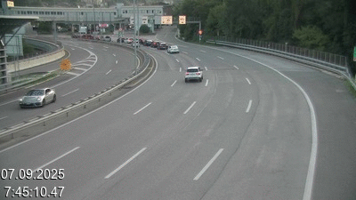 Webcam à la frontière entre la Suisse et l'Italie. Vue orientée vers le poste de contrôle des voitures depuis l'A2 en Suisse à Chiasso vers Como