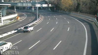 Webcam à la frontière entre la Suisse et l'Italie. Vue orientée vers le poste de contrôle des voitures depuis l'A2 en Suisse à Chiasso vers Como