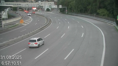 Webcam à la frontière entre la Suisse et l'Italie. Vue orientée vers le poste de contrôle des voitures depuis l'A2 en Suisse à Chiasso vers Como