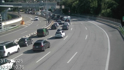<h2>Webcam à la frontière entre la Suisse et l'Italie. Vue orientée vers le poste de contrôle des voitures depuis l'A2 en Suisse à Chiasso vers Como</h2>
