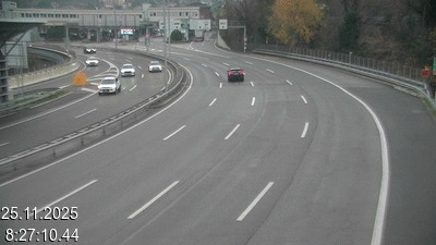 Webcam à la frontière entre la Suisse et l'Italie. Vue orientée vers le poste de contrôle des voitures depuis l'A2 en Suisse à Chiasso vers Como