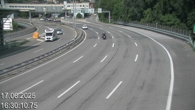 Webcam à la frontière entre la Suisse et l'Italie. Vue orientée vers le poste de contrôle des voitures depuis l'A2 en Suisse à Chiasso vers Como