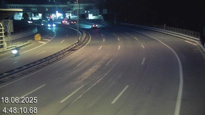 Webcam à la frontière entre la Suisse et l'Italie. Vue orientée vers le poste de contrôle des voitures depuis l'A2 en Suisse à Chiasso vers Como