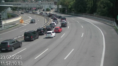 Webcam à la frontière entre la Suisse et l'Italie. Vue orientée vers le poste de contrôle des voitures depuis l'A2 en Suisse à Chiasso vers Como