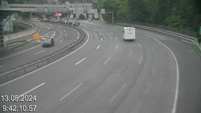 Webcam à la frontière entre la Suisse et l'Italie. Vue orientée vers le poste de contrôle des voitures depuis l'A2 en Suisse à Chiasso vers Como