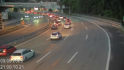 Webcam à la frontière entre la Suisse et l'Italie. Vue orientée vers le poste de contrôle des voitures depuis l'A2 en Suisse à Chiasso vers Como
