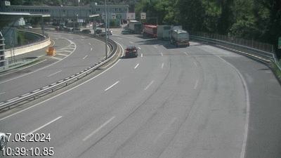 <h2>Webcam à la frontière entre la Suisse et l'Italie. Vue orientée vers le poste de contrôle des voitures depuis l'A2 en Suisse à Chiasso vers Como</h2>
