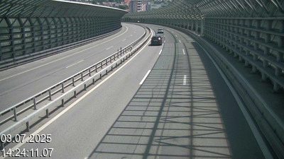 Webcam sur l'A2 en Suisse, à 1 kilomètre de la frontière avec l'Italie. Vue orientée vers Come