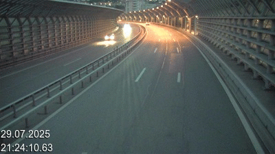 Webcam sur l'A2 en Suisse, à 1 kilomètre de la frontière avec l'Italie. Vue orientée vers Come