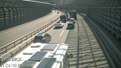 Webcam sur l'A2 en Suisse, à 1 kilomètre de la frontière avec l'Italie. Vue orientée vers Come