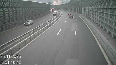 Webcam sur l'A2 en Suisse, à 1 kilomètre de la frontière avec l'Italie. Vue orientée vers Come