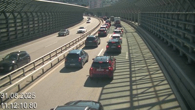 <h2>Webcam sur l'A2 en Suisse, à 1 kilomètre de la frontière avec l'Italie. Vue orientée vers Come</h2>