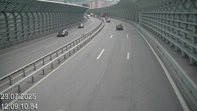 Webcam sur l'A2 en Suisse, à 1 kilomètre de la frontière avec l'Italie. Vue orientée vers Come