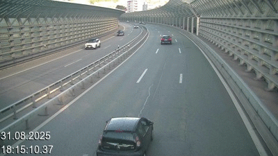 <h2>Webcam sur l'A2 en Suisse, à 1 kilomètre de la frontière avec l'Italie. Vue orientée vers Come</h2>