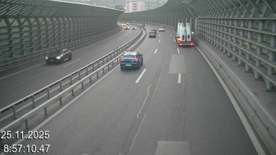 Webcam sur l'A2 en Suisse, à 1 kilomètre de la frontière avec l'Italie. Vue orientée vers Come