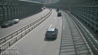 Webcam sur l'A2 en Suisse, à 1 kilomètre de la frontière avec l'Italie. Vue orientée vers Come