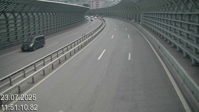 Webcam sur l'A2 en Suisse, à 1 kilomètre de la frontière avec l'Italie. Vue orientée vers Come
