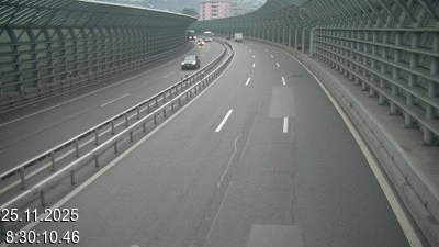 Webcam sur l'A2 en Suisse, à 1 kilomètre de la frontière avec l'Italie. Vue orientée vers Come