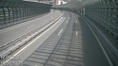 Webcam sur l'A2 en Suisse, à 1 kilomètre de la frontière avec l'Italie. Vue orientée vers Come