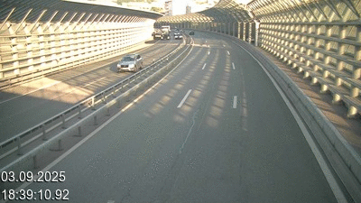<h2>Webcam sur l'A2 en Suisse, à 1 kilomètre de la frontière avec l'Italie. Vue orientée vers Come</h2>