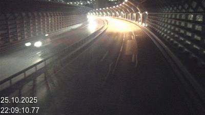 Webcam sur l'A2 en Suisse, à 1 kilomètre de la frontière avec l'Italie. Vue orientée vers Come
