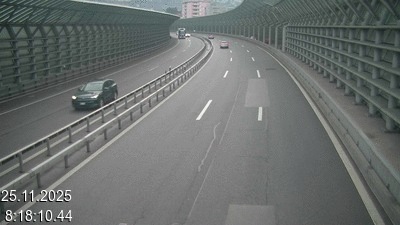 Webcam sur l'A2 en Suisse, à 1 kilomètre de la frontière avec l'Italie. Vue orientée vers Come