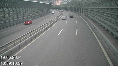 <h2>Webcam sur l'A2 en Suisse, à 1 kilomètre de la frontière avec l'Italie. Vue orientée vers Come</h2>
