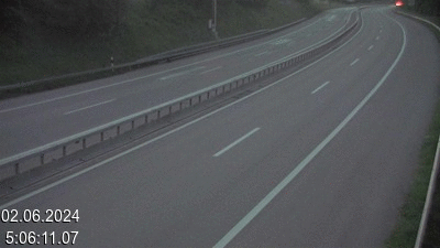 Webcam sur A2 en Suisse située après la sortie 52 Mendrisio. Vue orientée vers l'Italie
