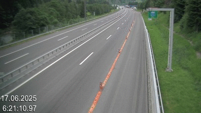 Webcam située à Quinto, avant Airolo et le Tunnel du Gothard. Vue orientée vers le nord