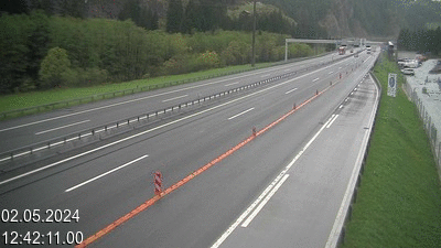 Webcam à 500 mètres de la station service San Gottardo Sud (Stalvedro) avant le tunnel du Gothard à Airolo sur l'autoroute A2 en Suisse en dire