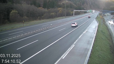 Webcam à 500 mètres de la station service San Gottardo Sud (Stalvedro) avant le tunnel du Gothard à Airolo sur l'autoroute A2 en Suisse en direction de Bâle